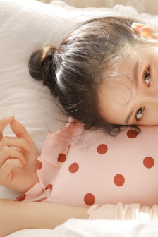 美女和男生互动免费视频